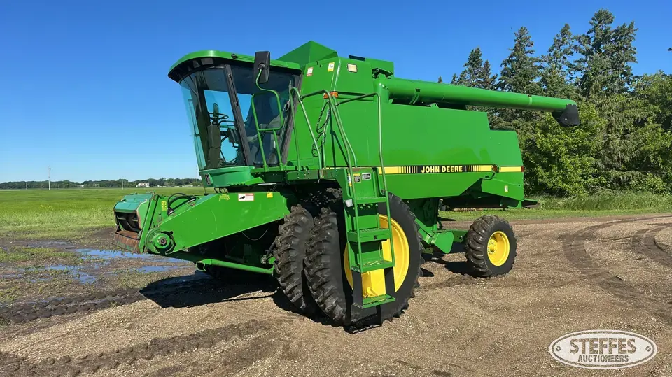 1992 John Deere 9600 Combine