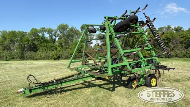 John Deere 610