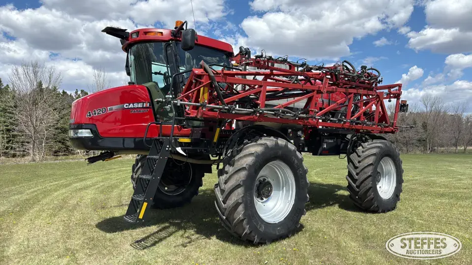 2011 Case IH Patriot 4420 Self-Propelled Sprayer