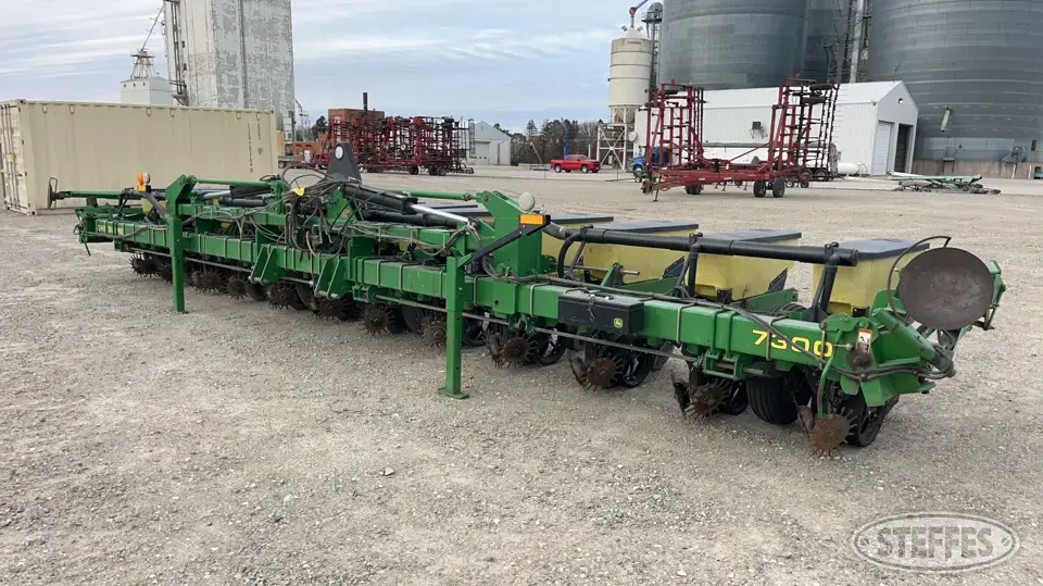 1996 John Deere 7300 12 or More Row Planter
