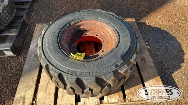 BKT Mud Powered H.D 12-16.5 tire