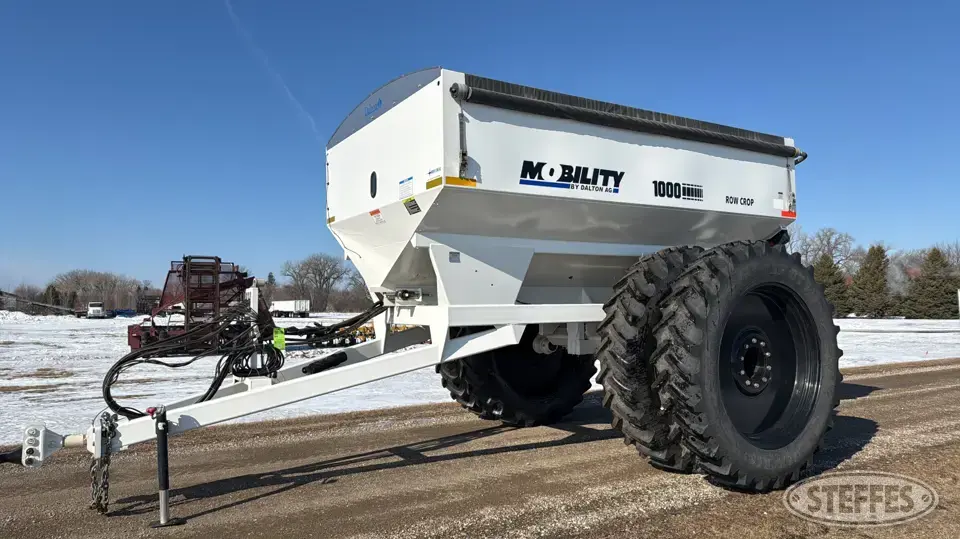 2020 Mobility 1000 Row Crop Pull-Type Dry Spreader