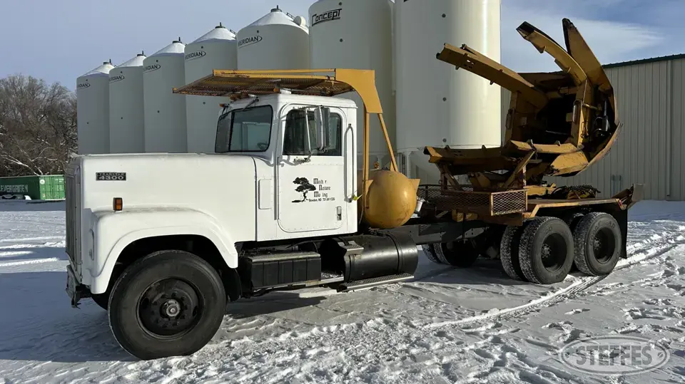 1982 International 4300 w/ Tree Spade Specialty Truck