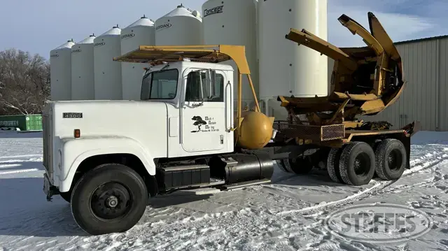 1982 International 4300 w/ Tree Spade