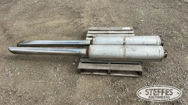 (2) Exhaust pipes