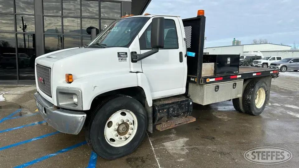 2005 GMC C7500 Flatbed Truck