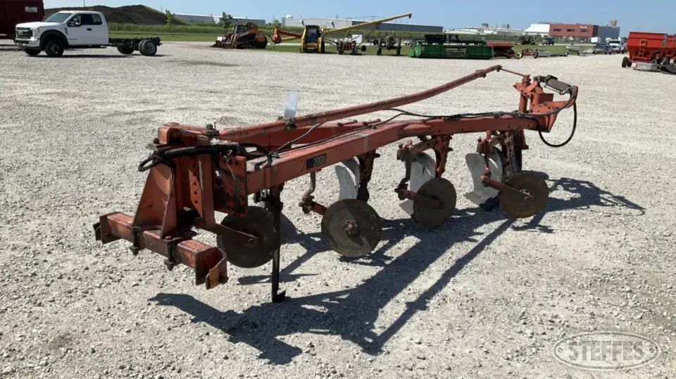 Allis-Chalmers 2000 Plow
