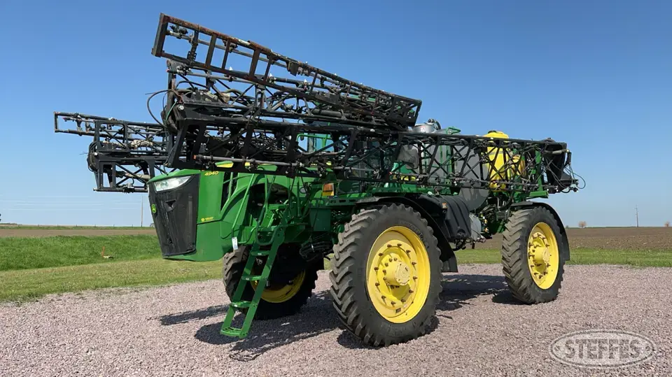 2013 John Deere 4940 Self-Propelled Sprayer