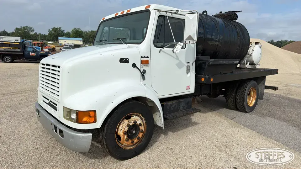 1995 International 4700 Tank Truck