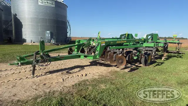2012 John Deere 2700