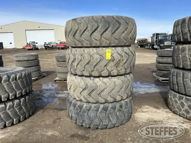 (4) Michelin 20.5R25 XHD scraper tires