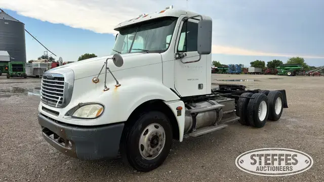 2006 Freightliner Columbia 120