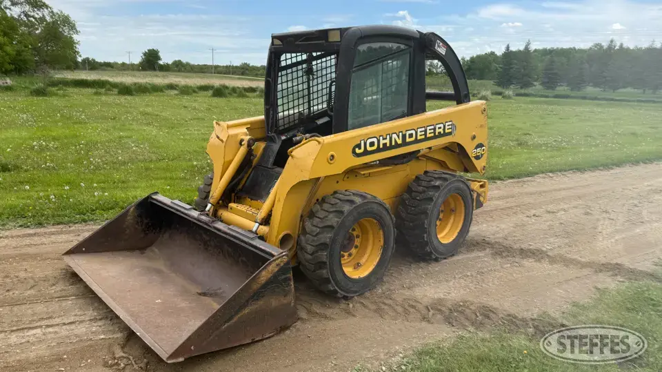 2000 John Deere 250 Wheeled Skid Steer