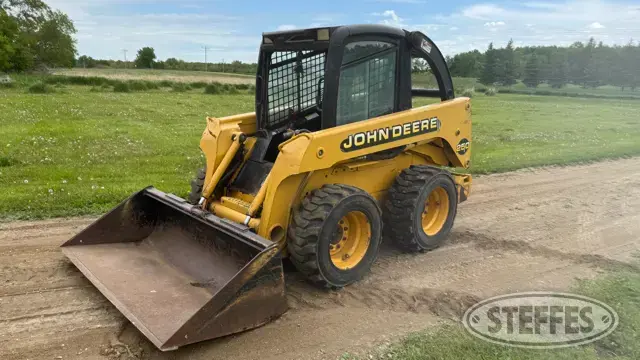 2000 John Deere 250