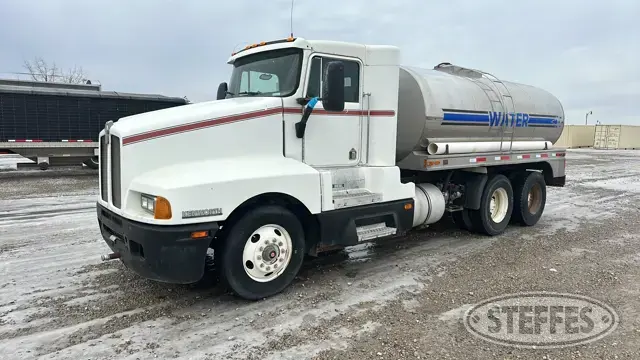 1993 Kenworth T600 2,600 gal.