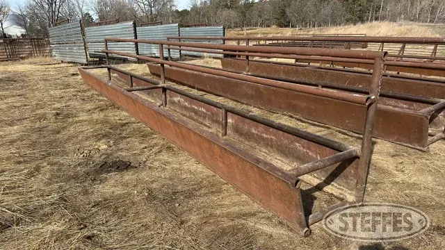Fenceline bottomless feed bunk