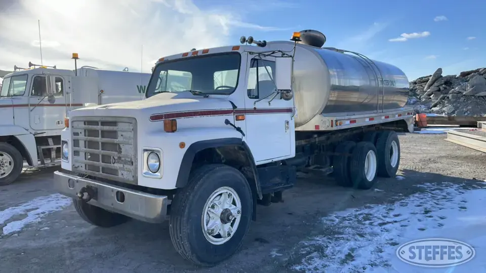 1988 International 1954 Tank Truck