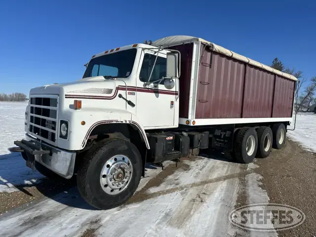 1987 IH S2300