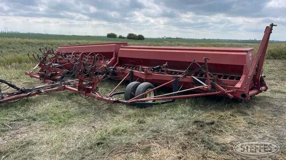 International 6200 Press Drill