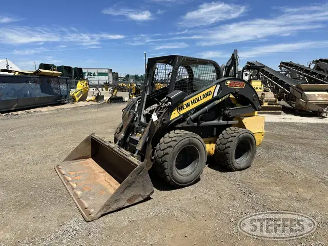 2017 New Holland L228
