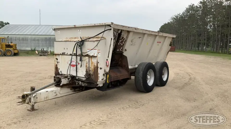 Kuhn Knight 8132 Manure Application Equipment