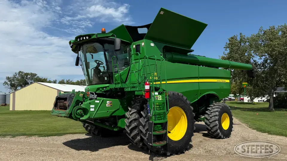 2014 John Deere S690 Combine