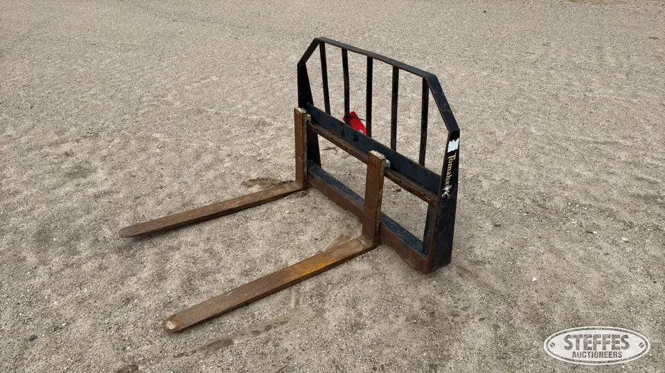 Tomahawk skid steer pallet forks Skid Steer Fork