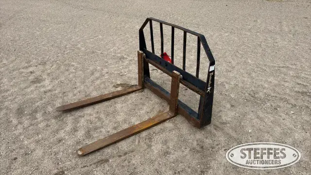 Tomahawk skid steer pallet forks
