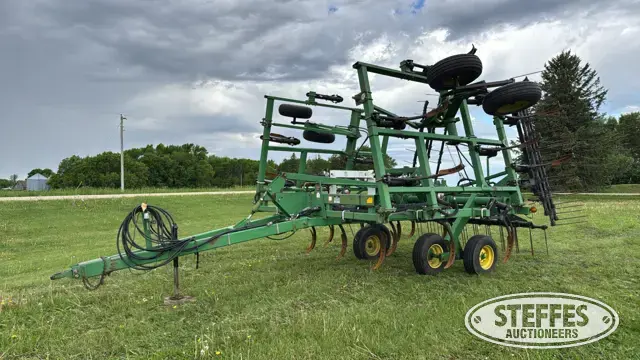 John Deere 680