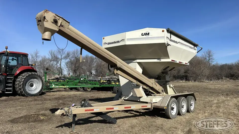 Unverferth SeedRunner 3750 Bulk Seed Tender Trailer