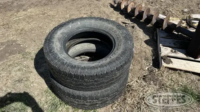 (2) Toyo Open Country A/T 285/70R17 tires