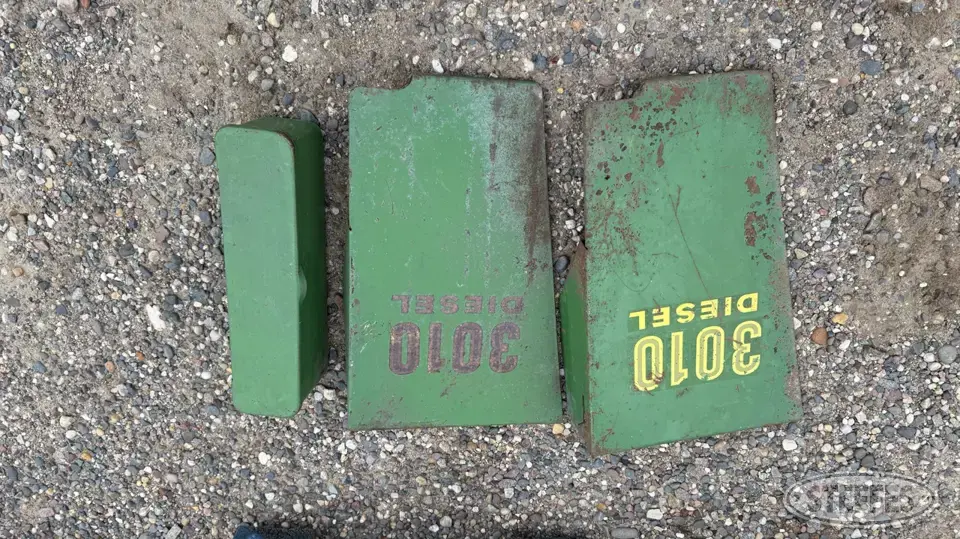John Deere 3010 sheet metal Tractor Part