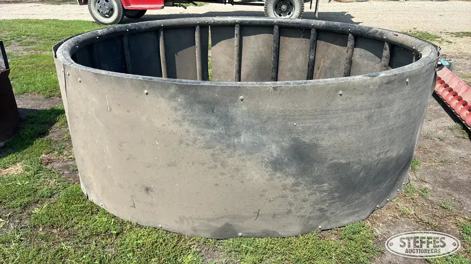 Poly bale feeder Feeders and Bunk