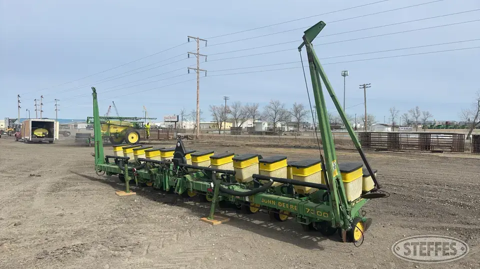John Deere 7300 12 or More Row Planter