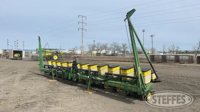 John Deere 7300