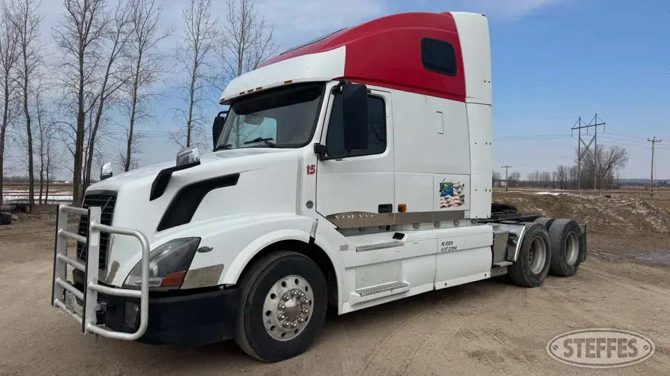 2007 Volvo VNL 670 Conventional Truck with Sleeper