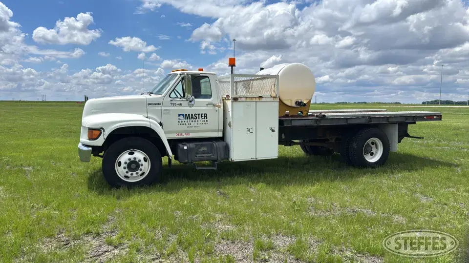 1998 Ford F-800 Flatbed Truck