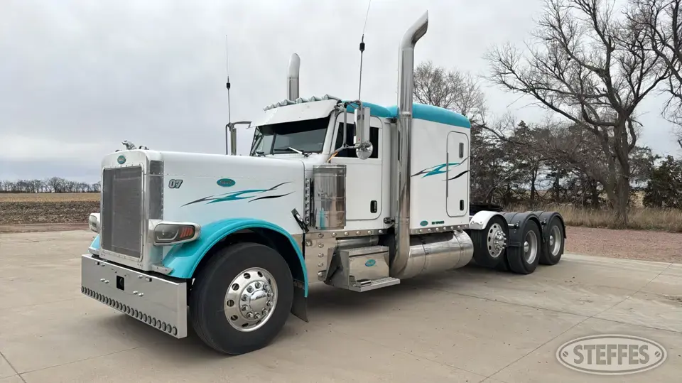 2007 Peterbilt 379 Conventional Truck with Sleeper