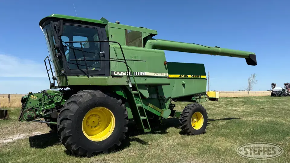 1985 John Deere 8820 Combine