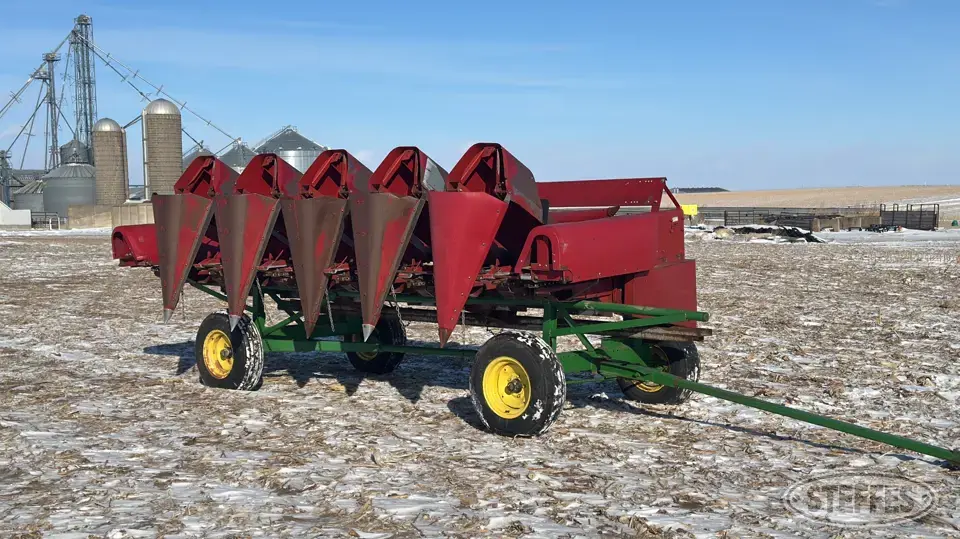 International 963 Corn Head