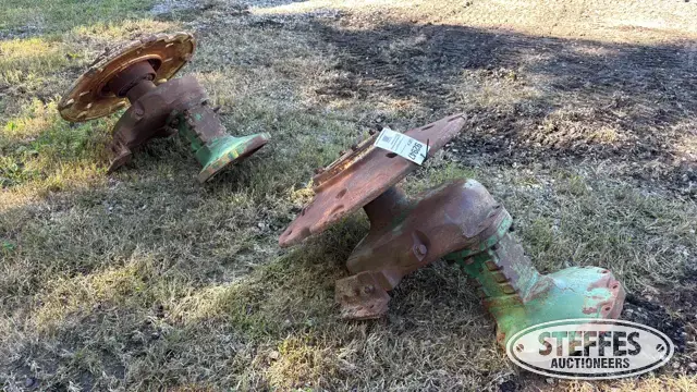 John Deere 4010 hubs