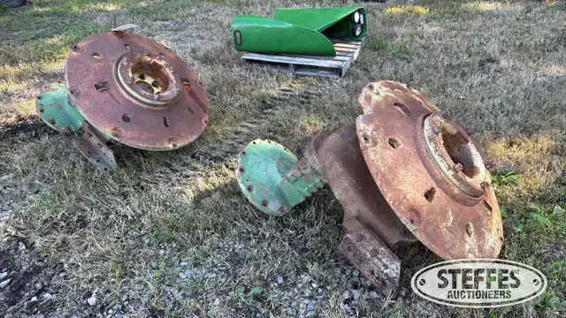 John Deere 4010 hubs