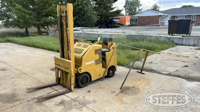 Towmotor Forklift