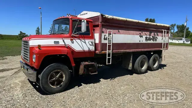 1975 Ford 900