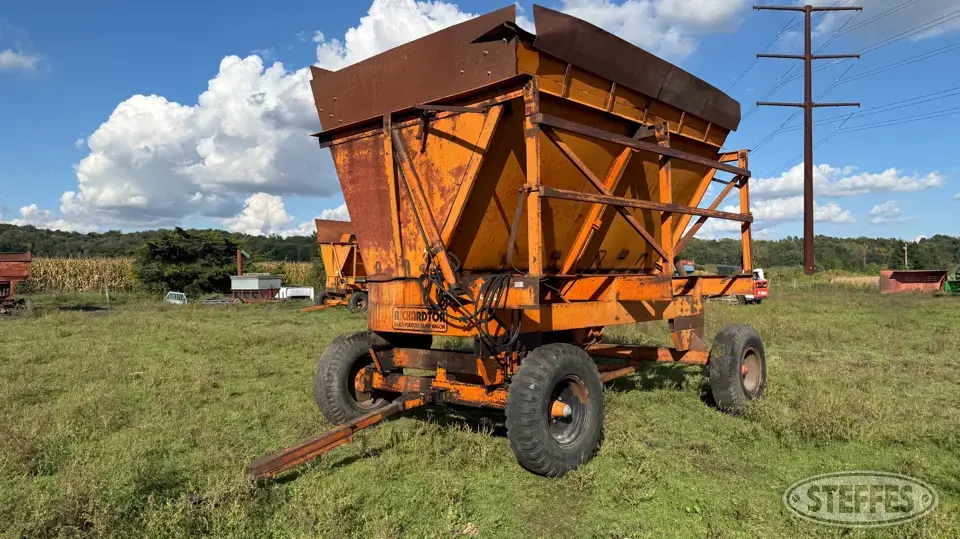 Richardton 1400 Dump Cart