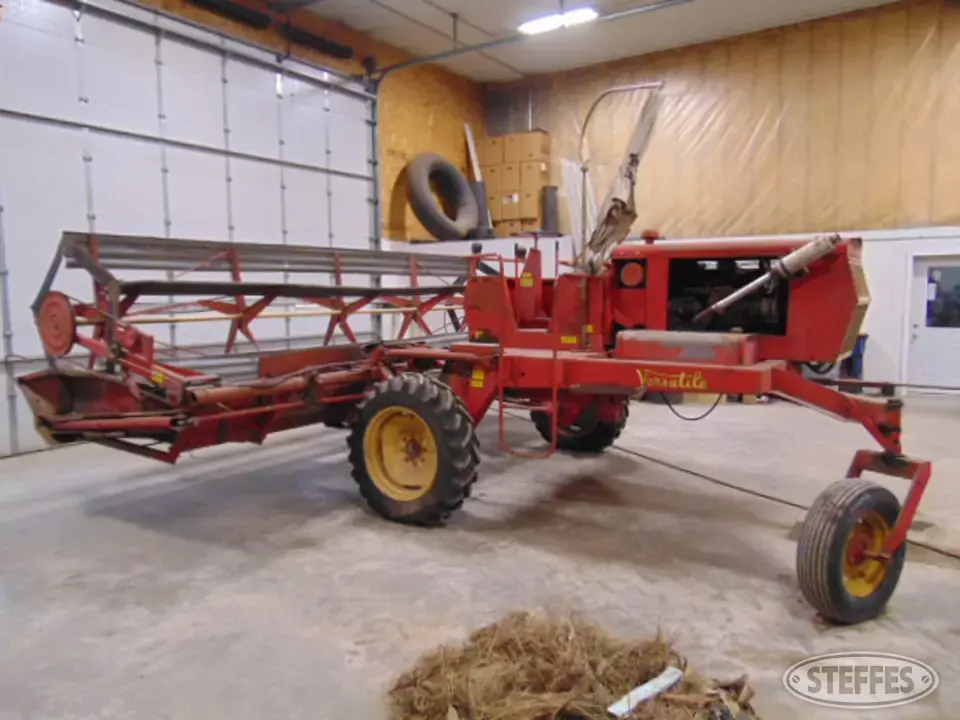 Versatile 400 Self-Propelled Swather