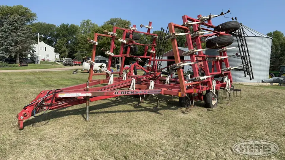 1995 Wil-Rich 3400 Field Cultivator