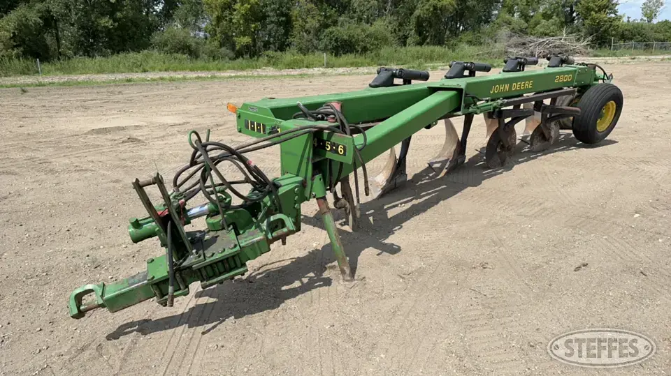 John Deere 2800 Plow