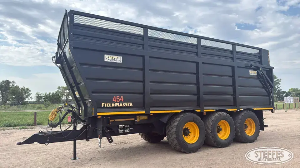 2018 Smyth FieldMaster 26 Super Cube Forage Wagon