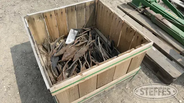 (46) NH3 knives